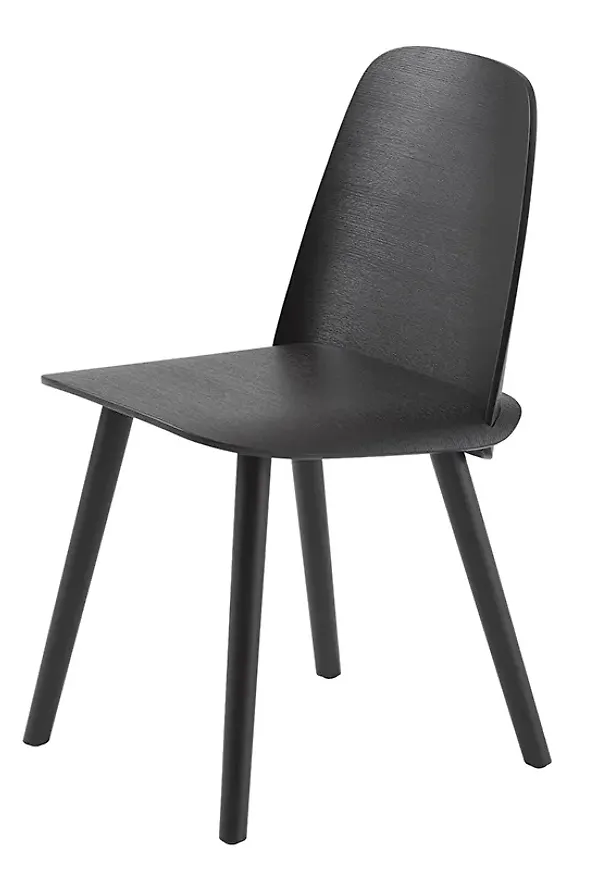 Komfortabel matstol i svart från Muuto.