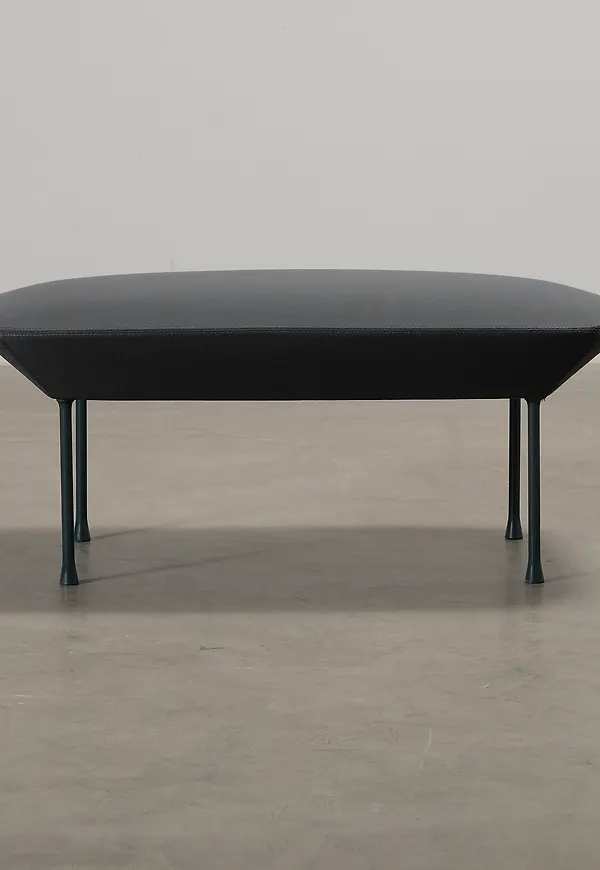 Smickrande grå pall 2025 från Muuto.