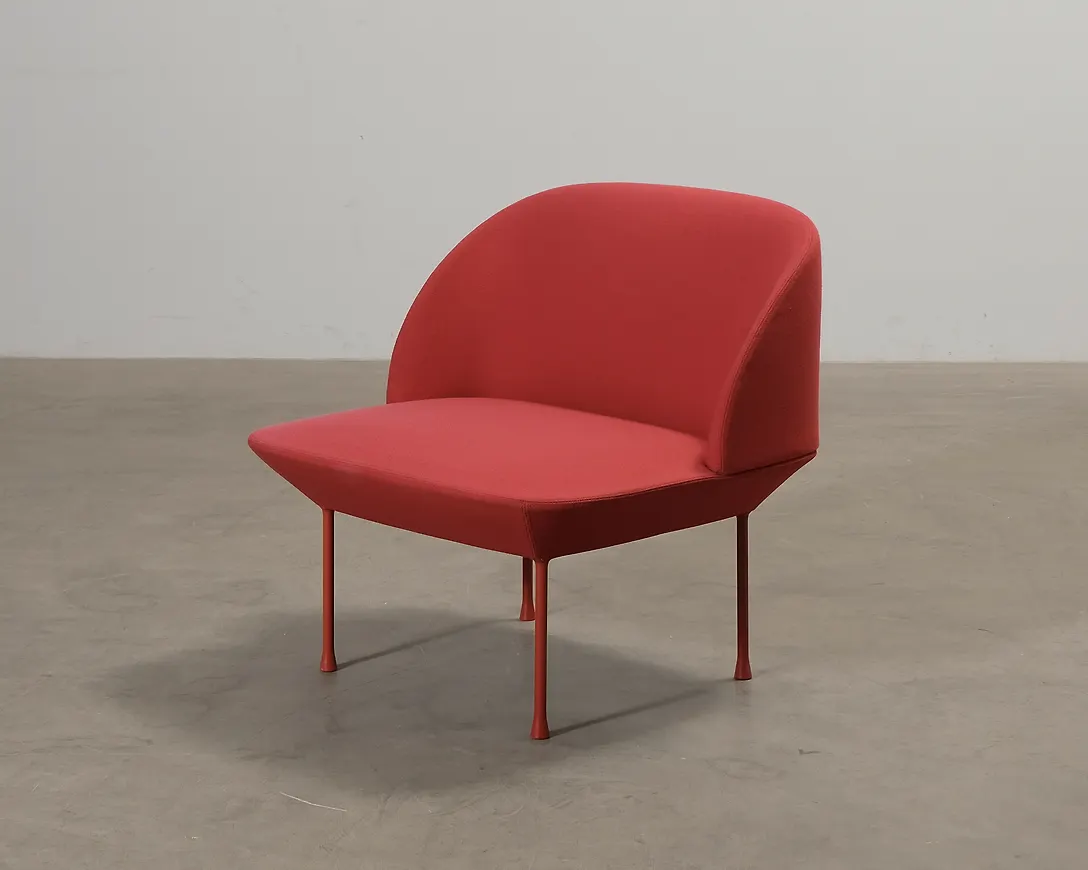 Cool röd fåtölj 2025 från Muuto.
