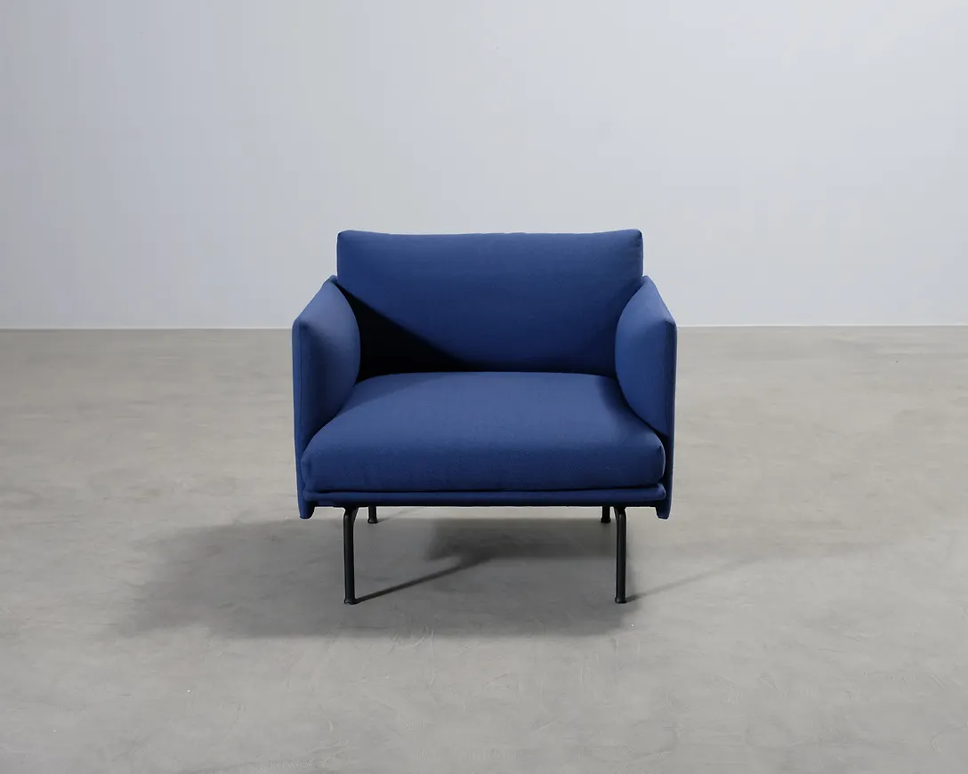 Jättesnygg fåtölj i blått från Muuto.