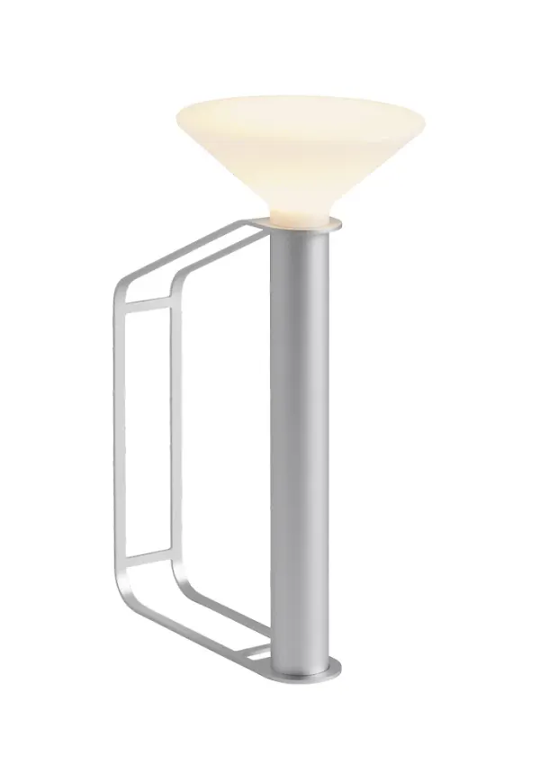 Supersnygg silverfärgad lampa 2025 från Muuto.