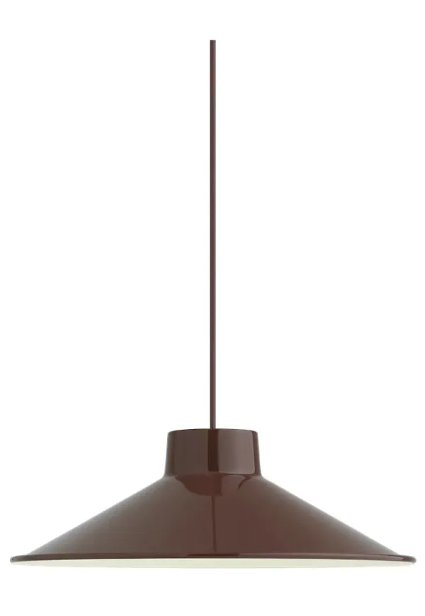 Röd Muuto-taklampa i modern modell.
