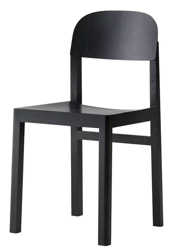 Komfortabel matstol i ek från Muuto.