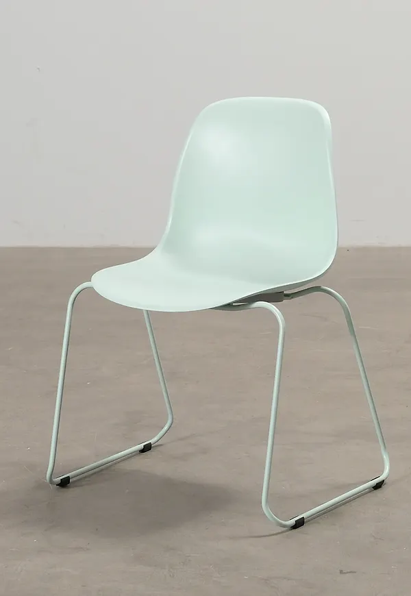 Ljusgrön MYCS-matbordsstol i klassisk modell.