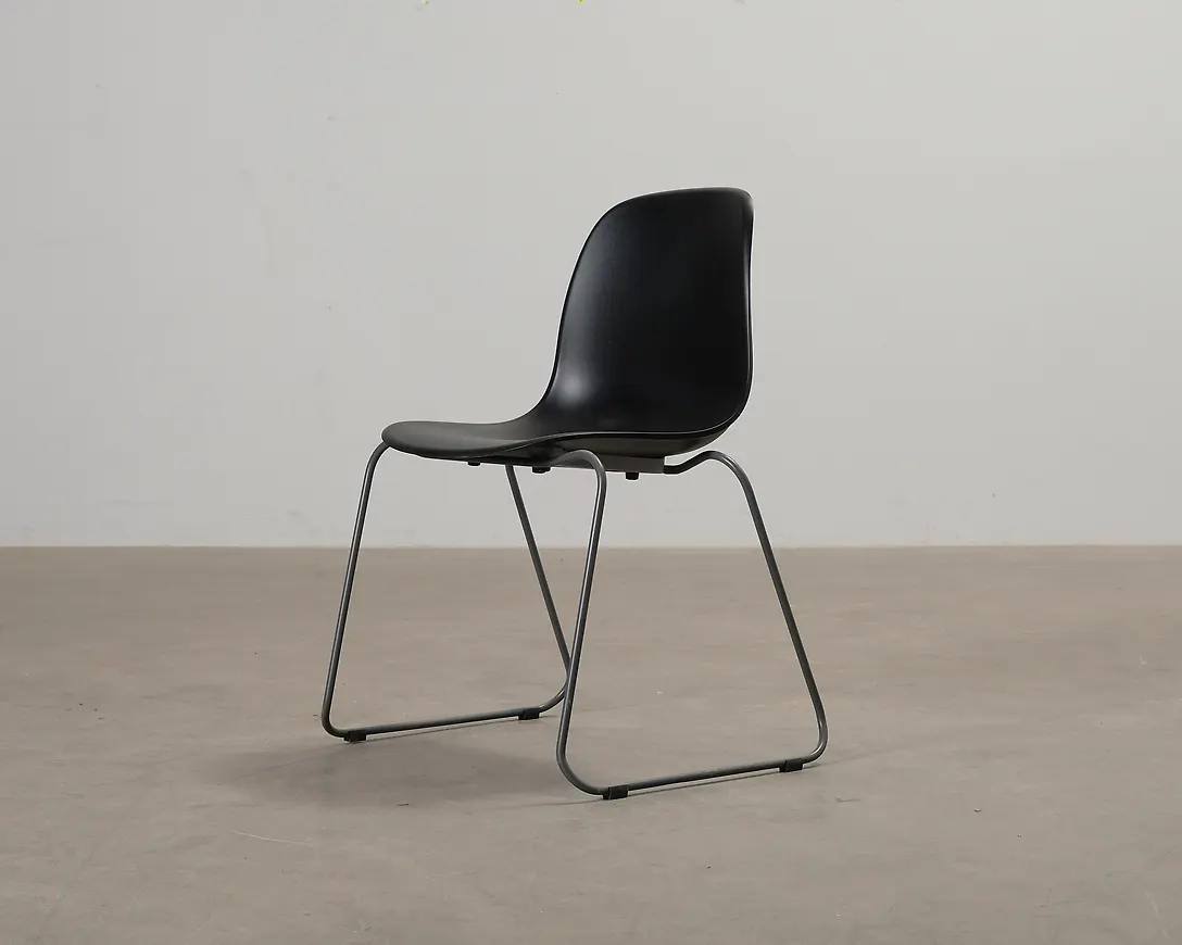 Supersnygg svart stol 2025 från MYCS.