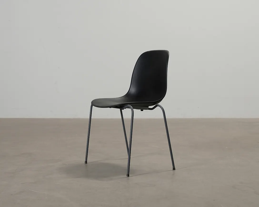 Fantastiskt snygg svart stol 2025 från MYCS.