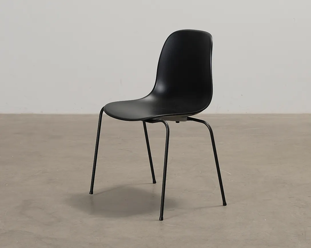 Svart MYCS-stol i fantastiskt fin modell.