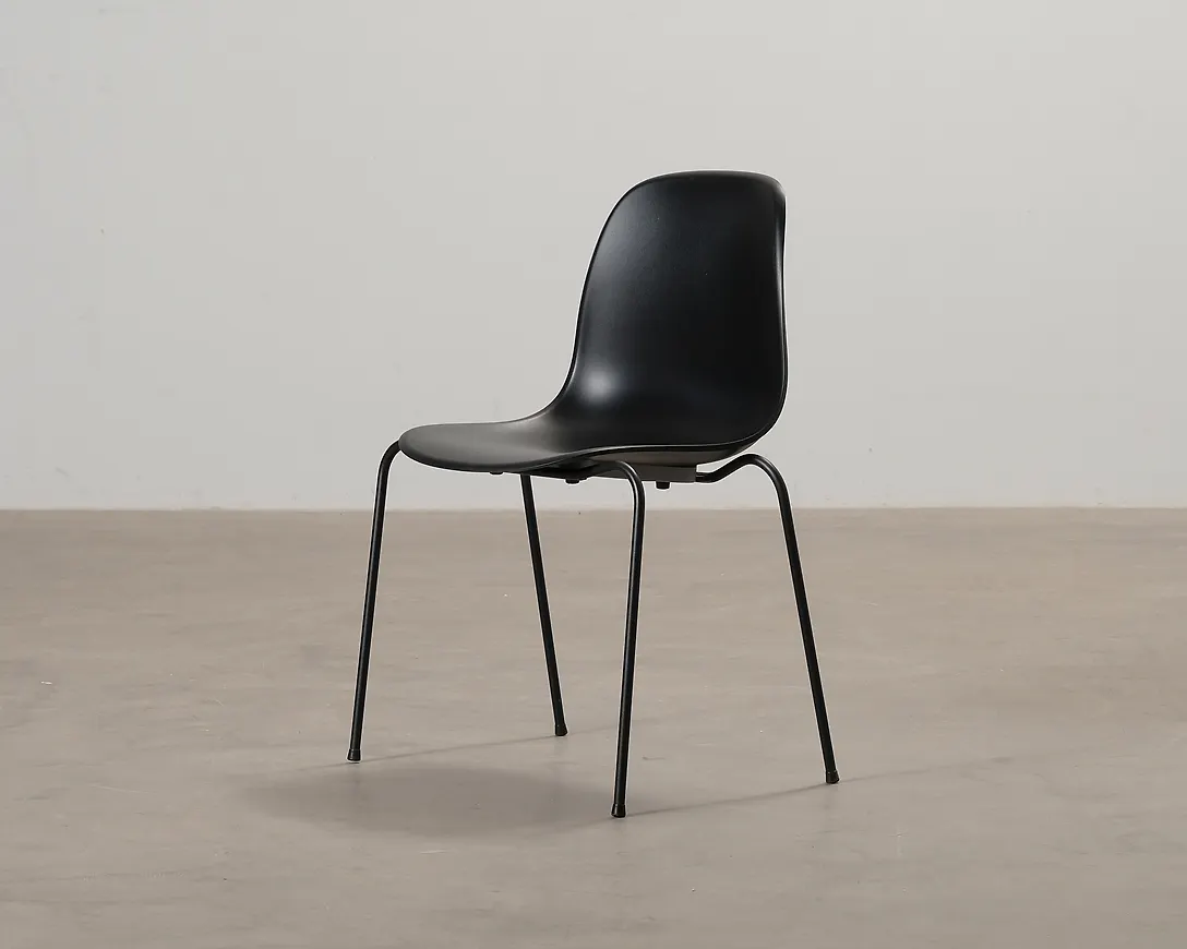 Fin svart matbordsstol 2025 från MYCS.