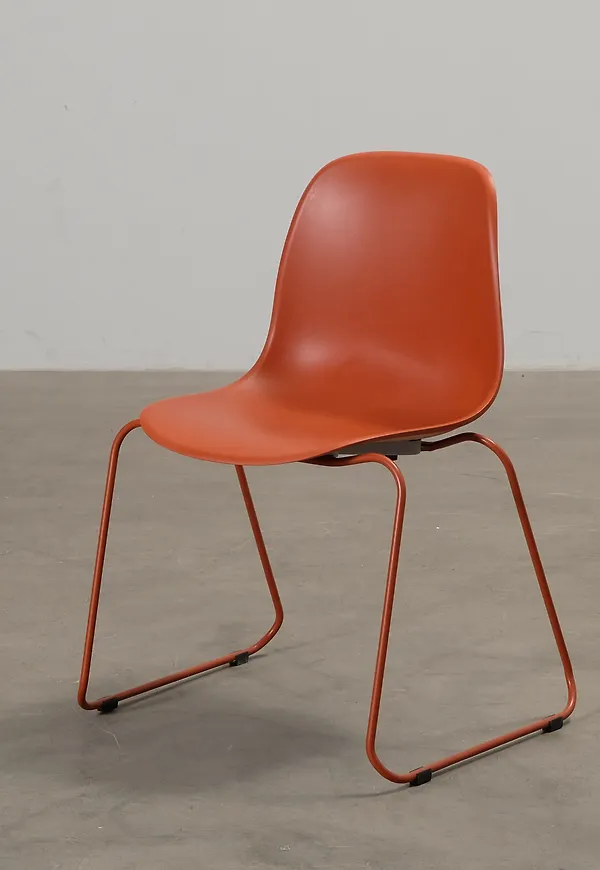 Smickrande stol 2025 från MYCS.