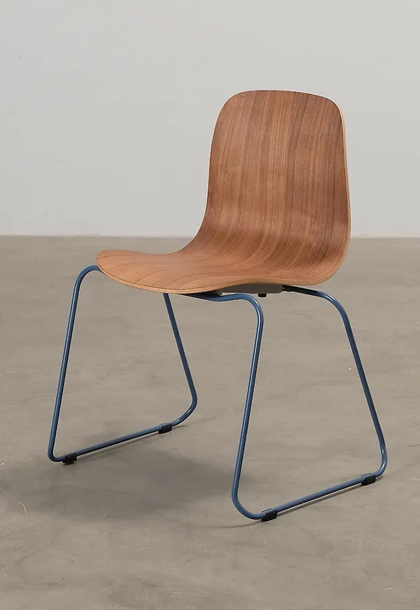 Superfin matbordsstol i valnöt från MYCS.