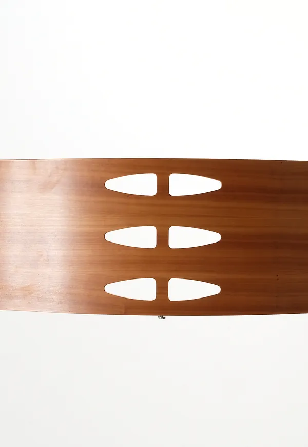 Brun No brand-klädhängare i smickrande modell.