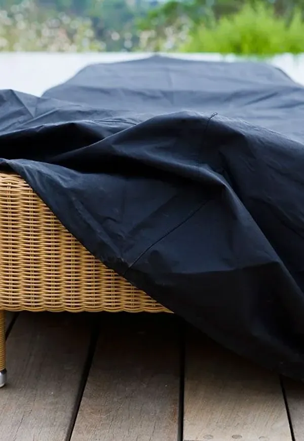 Otroligt fin svart utemöbel 2025 från Cane-Line.