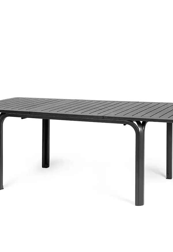 Riktigt fin bord som passar bra vid många olika tillfällen.