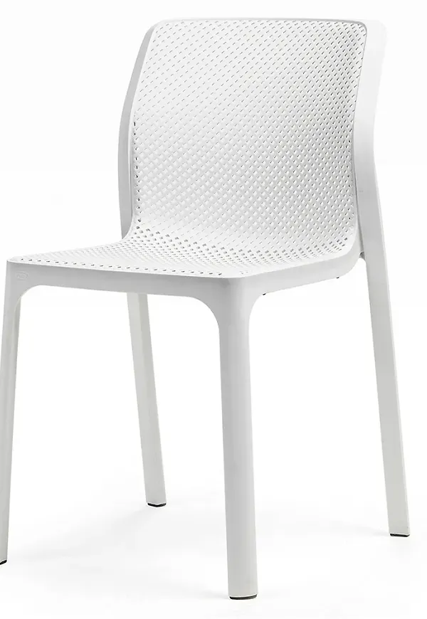 Modern stol i vitt från Nardi.