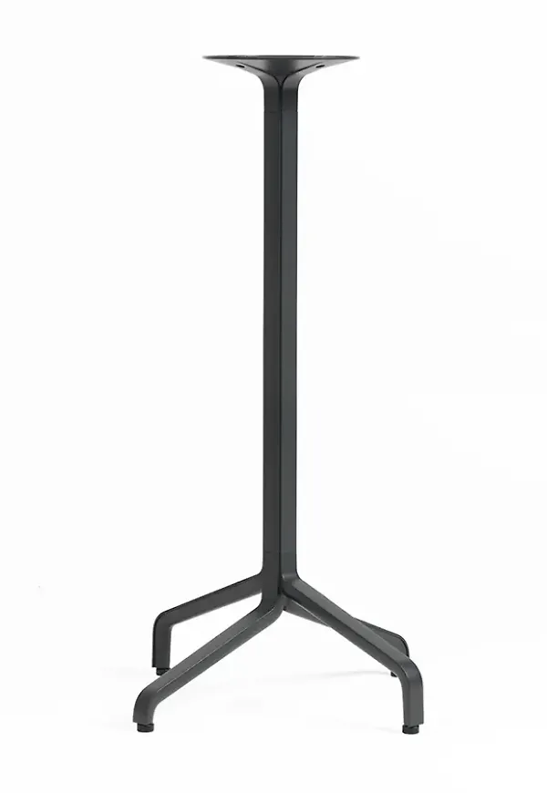 Stilren bord som passar bra vid många olika tillfällen.