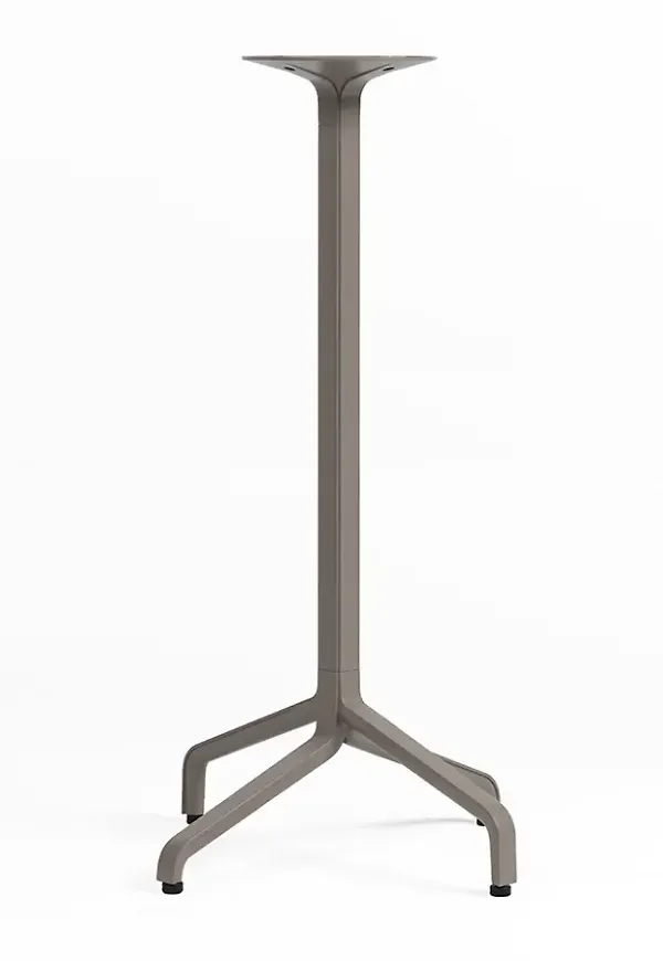 Skön bord som passar bra vid många olika tillfällen.