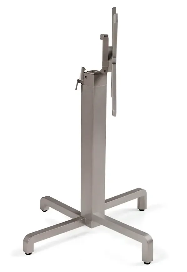 Mysig grå bord i aluminium från Nardi.