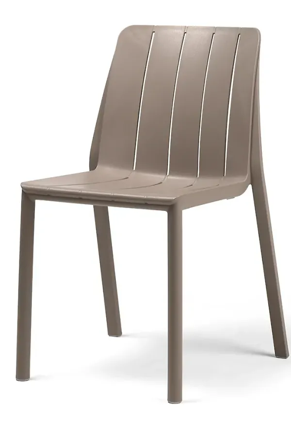 Superfin Stol som passar bra vid många olika tillfällen.