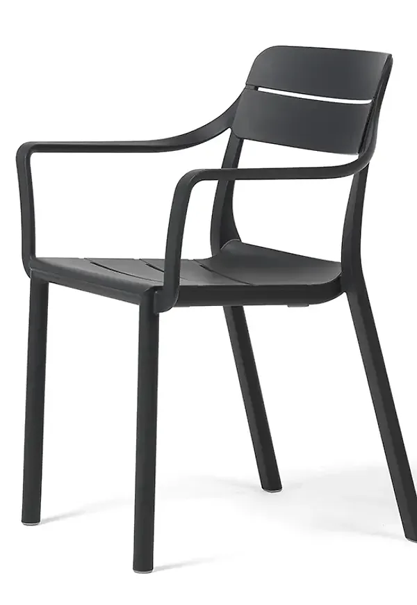 Söt karmstol 2026 från Nardi.