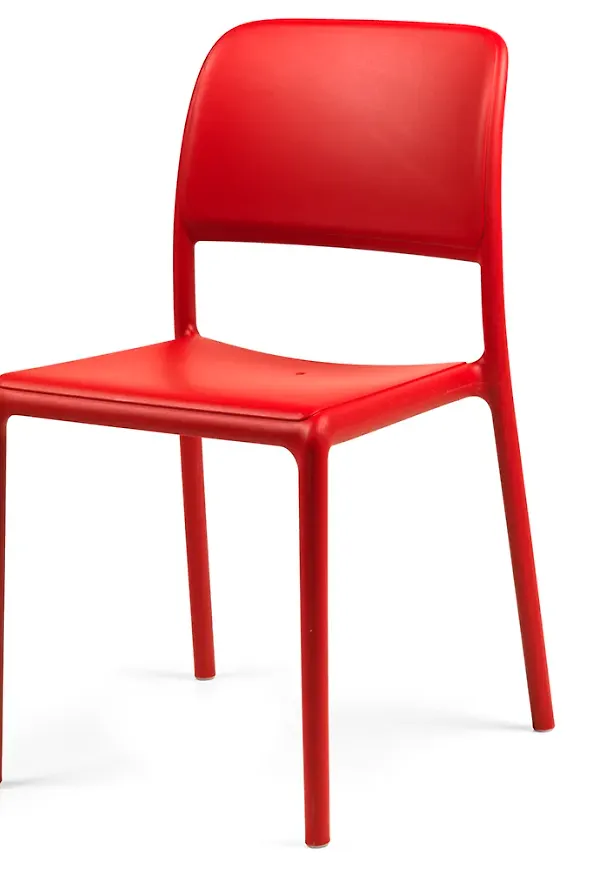 Trendig Stol som passar bra vid många olika tillfällen.