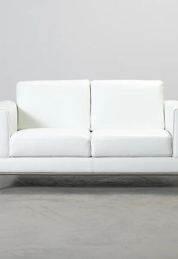 Fantastiskt snygg vit soffa 2026 från Natuzzi.