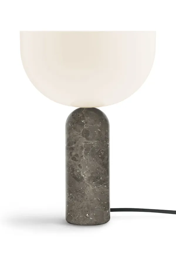 Jättefin grå bordslampa 2025 från New Works.