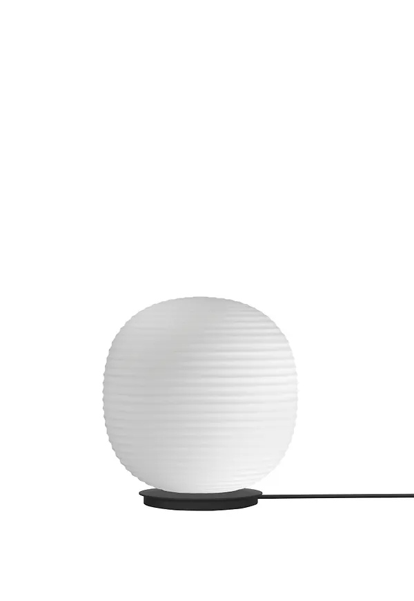 Supersnygg vit lampa 2026 från New Works.