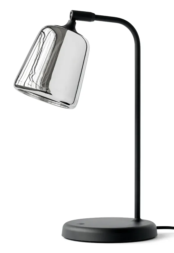 Stilriktig silverfärgad lampa 2025 från New Works.