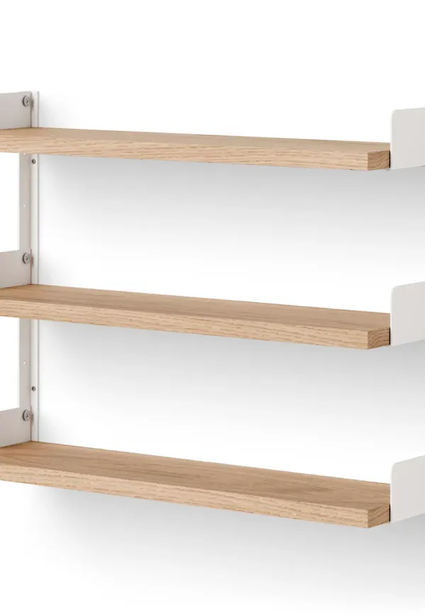 Elegant hylla i brunt från New Works.