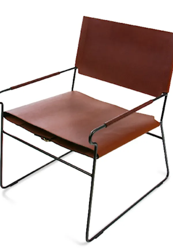 Supersnygg brun fåtölj 2025 från OX DENMARQ.