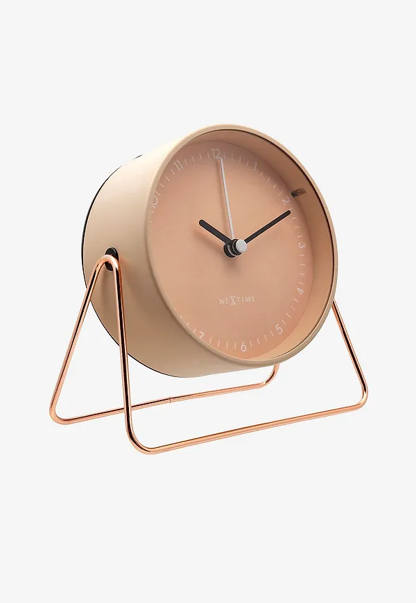 Riktigt snygg väggklocka i rosa från NeXtime.