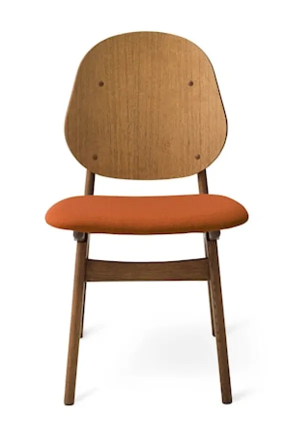 Cool warm nordic stol i orange färg gjord i ek.