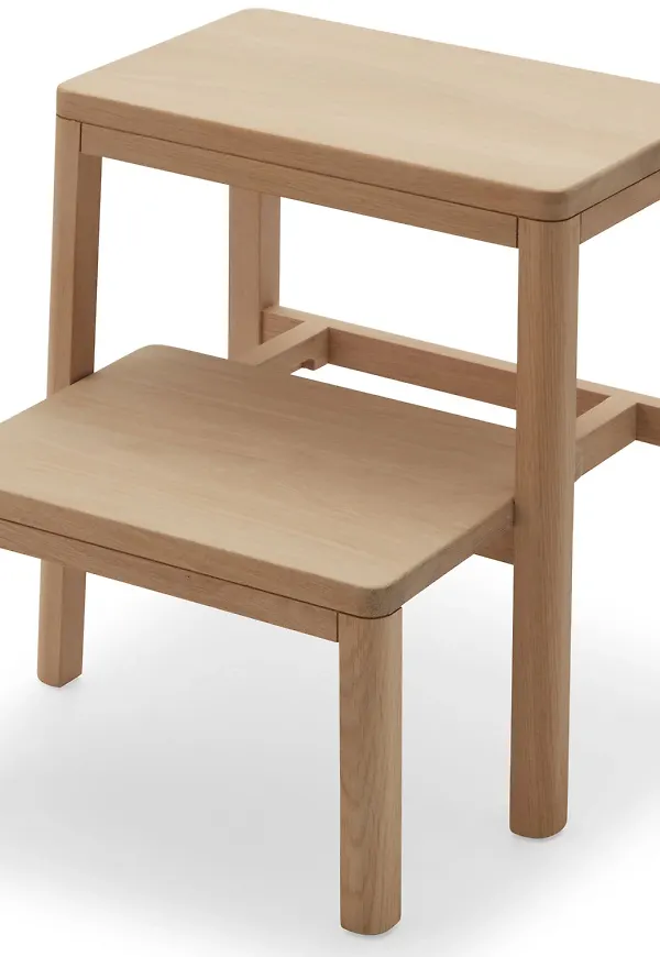 Söt sidobord i ek från Skagerak.