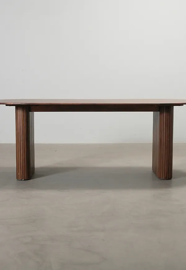 Brun No brand-valnötsbord i jättefin modell.