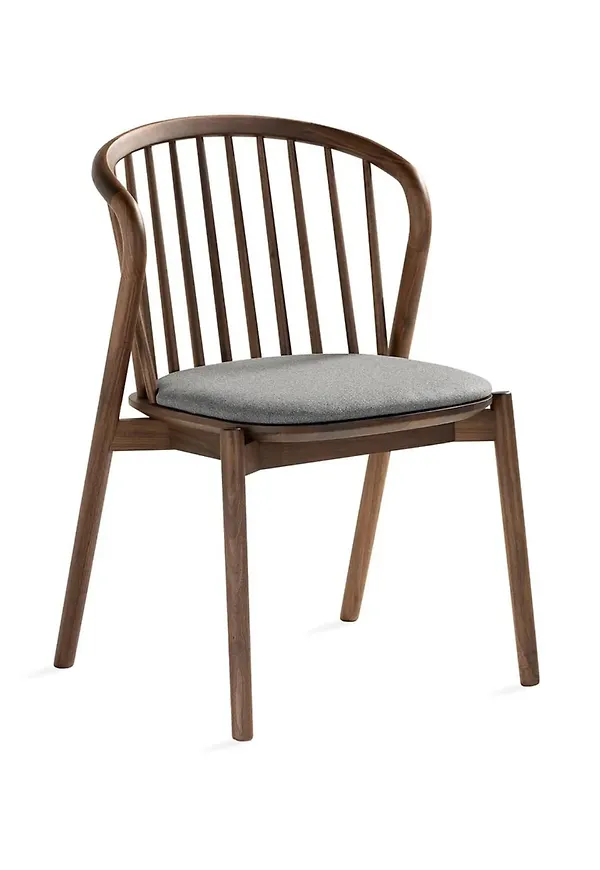 Fantastiskt fin Stol som passar bra vid många olika tillfällen.