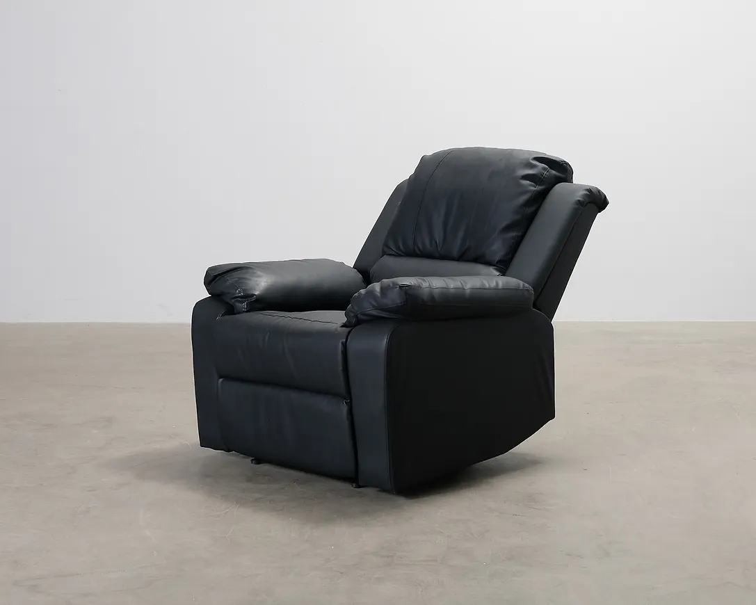 Svart No brand-reclinerfåtölj i klassisk modell.