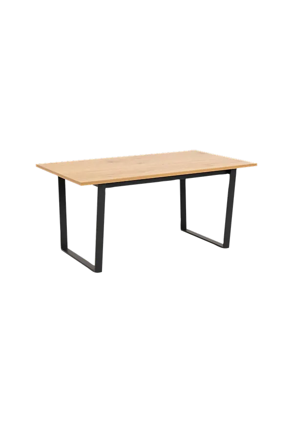 Mysig matbord i ek från NORDFORM.