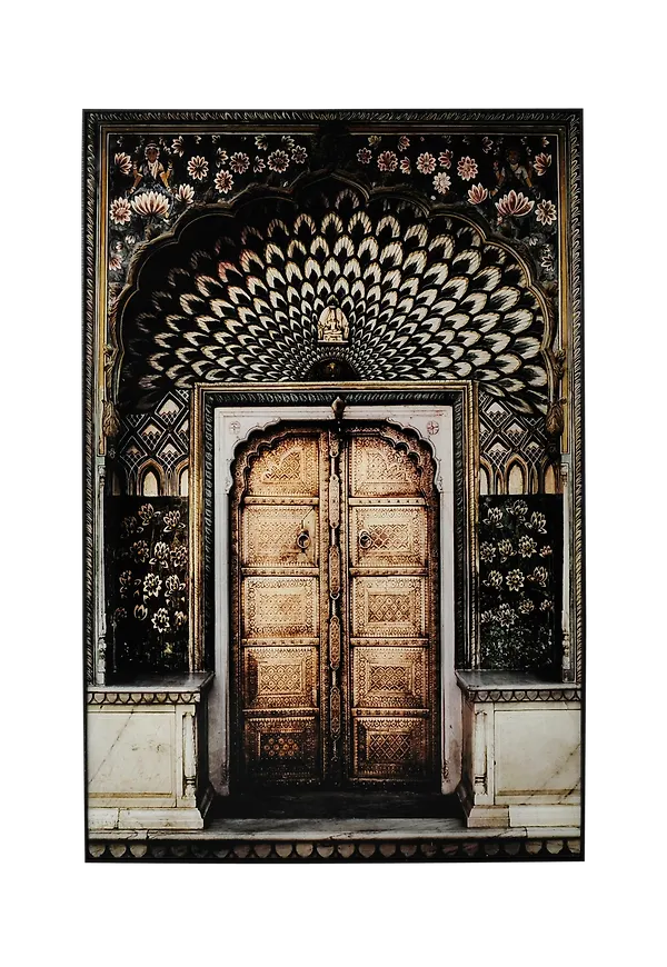 Moderiktig träramar i gult från Nordic Furniture Group.