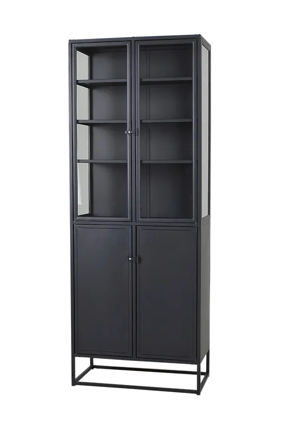 Fin dörr i svart från Nordic Furniture Group.