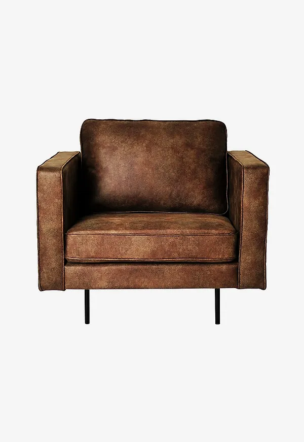 Klassisk brun fåtölj 2025 från Nordic Furniture Group.