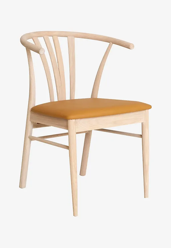 Fin matstol i vit färg gjord i ek.