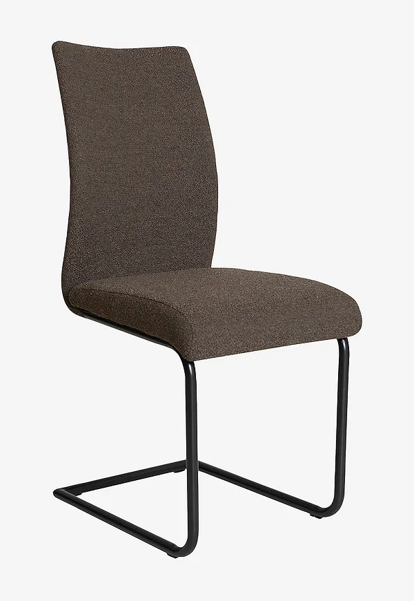 Klassisk stol i brunt från Nordic Furniture Group.