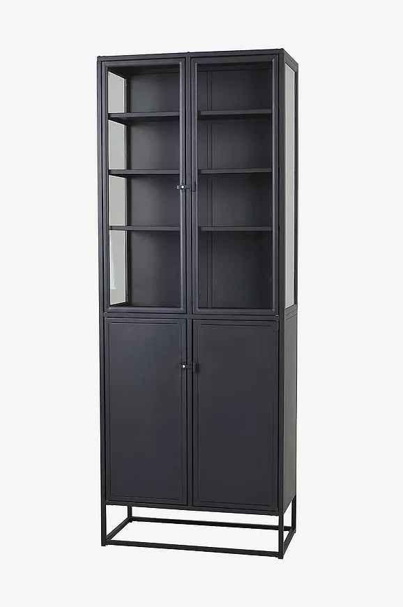 Elegant dörr i svart färg gjord i järn.