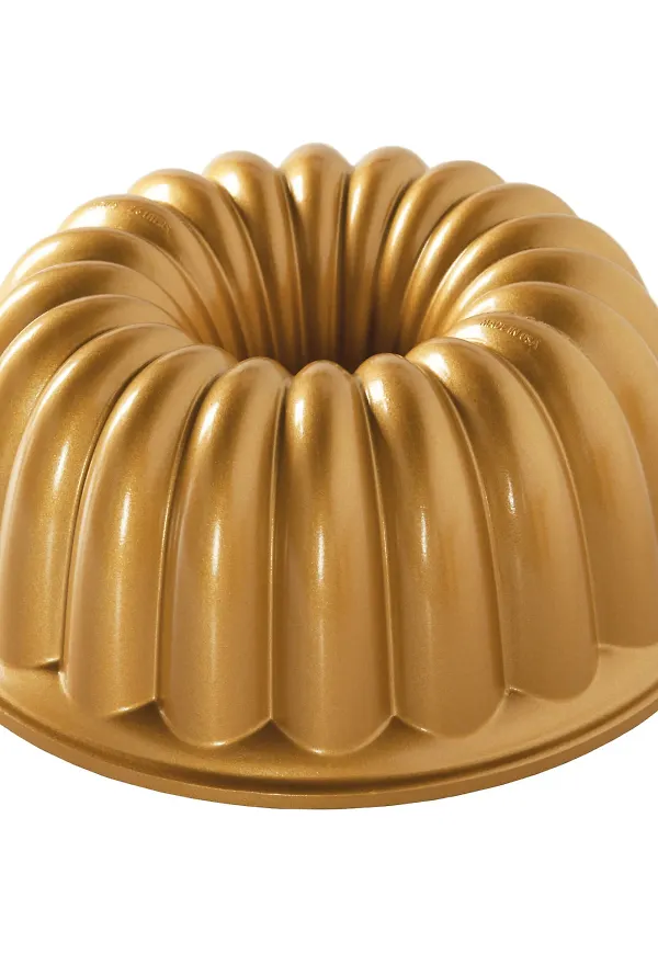 Skön bakform i guldfärgat från Nordic Ware.