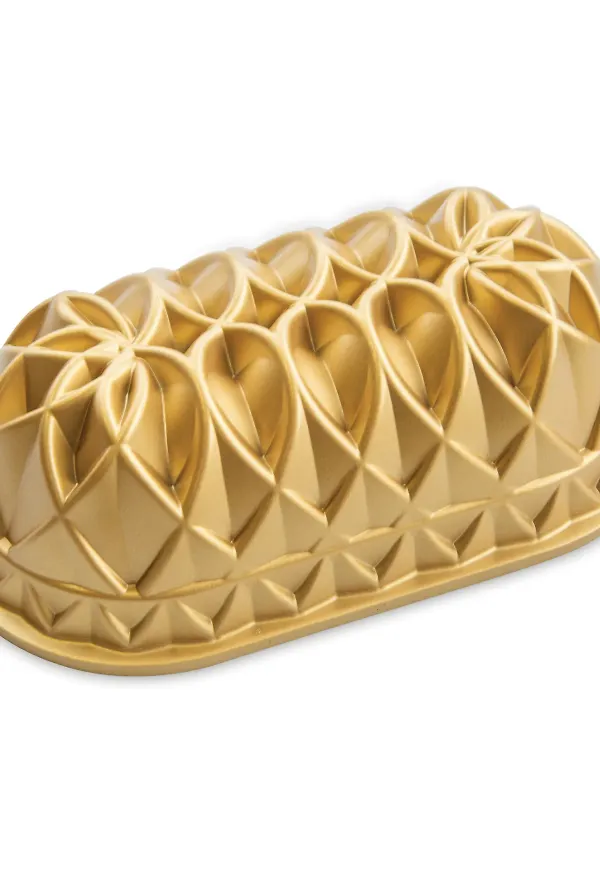Guldfärgad Nordic Ware-bakform i komfortabel modell.
