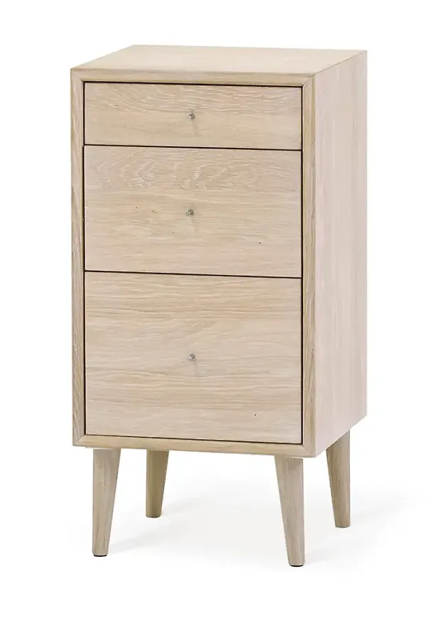 Torkelson förvaringsmöbel i ek som passar perfekt till sommaren 2025!