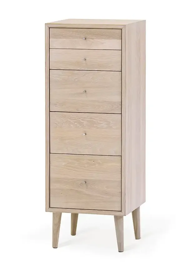 Torkelson förvaringsmöbel i ek som passar perfekt till sommaren 2025!