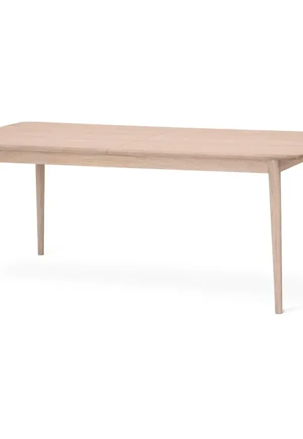 Otroligt snygg bord i ek från Torkelson.