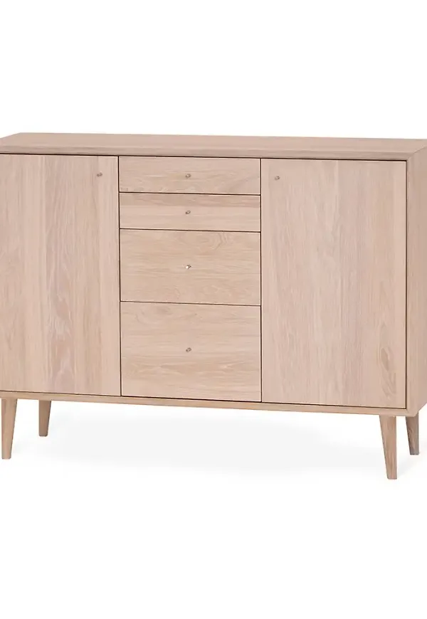 Smickrande förvaringsmöbel i ek från Torkelson.