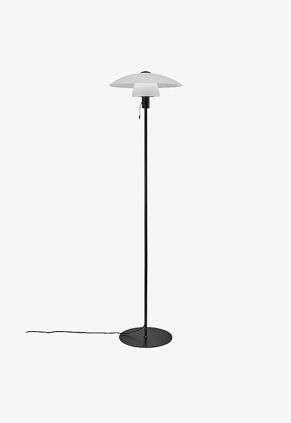 Stilriktig lampa i svart från Nordlux.